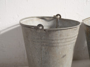 Cubos antiguos de metal galvanizado (c.1920). Conjunto de 3 piezas