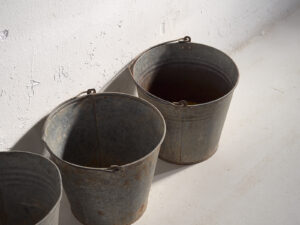 Cubos antiguos de metal galvanizado (c.1920). Conjunto de 3 piezas