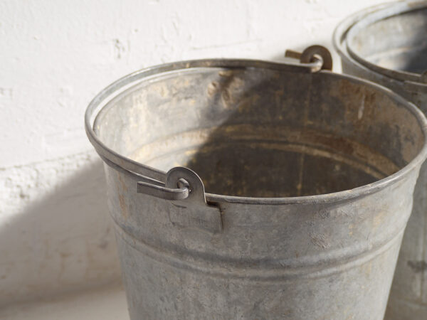 Antiguos cubos metálicos (c.1920). Conjunto de 2 piezas