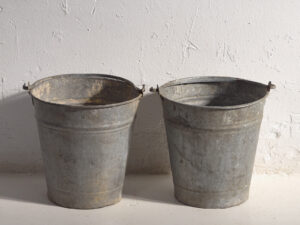 Antiguos cubos metálicos (c.1920). Conjunto de 2 piezas