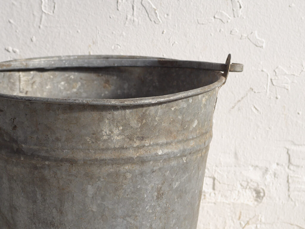 Antiguos cubos metálicos (c.1920). Conjunto de 2 piezas