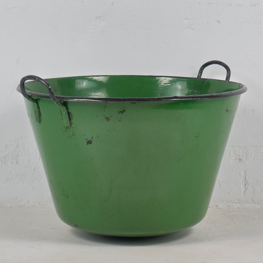 Antiguo caldero metálico de color verde (c.1950)