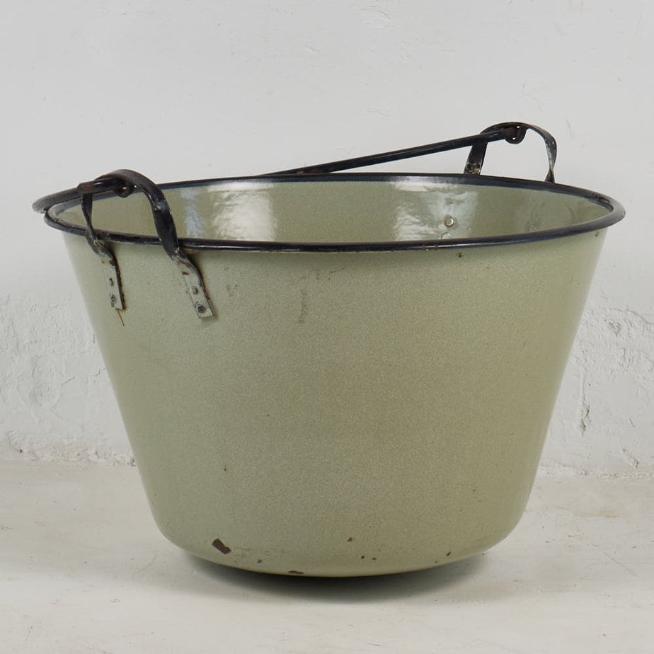 Caldero esmaltado antiguo de color verde (c.1950)