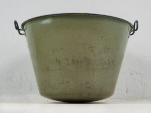 Caldero de hierro antiguo de color verde (c.1950)