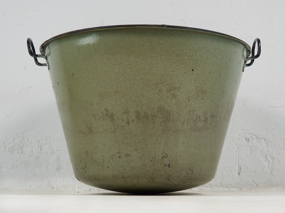 Caldero de hierro antiguo de color verde (c.1950)