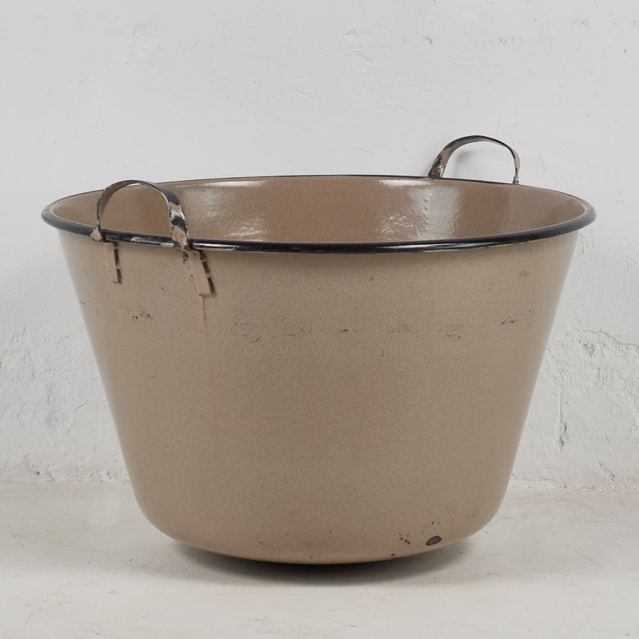 Caldero de metal antiguo color marrón (c.1950)