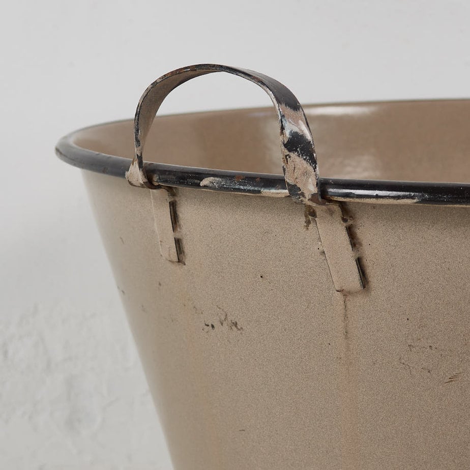 Caldero de metal antiguo color marrón (c.1950)