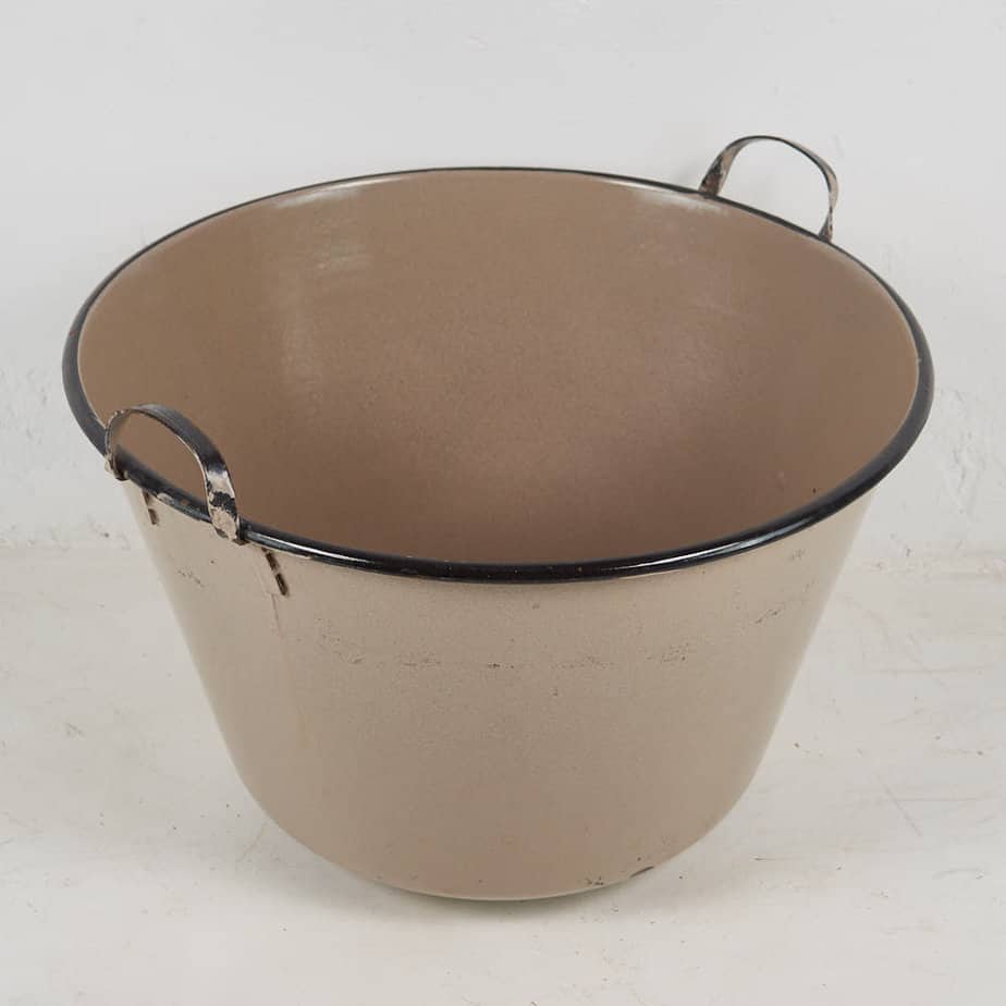 Caldero de metal antiguo color marrón (c.1950)