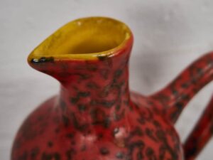 Vase vintage en céramique décorative rouge (c.1950)