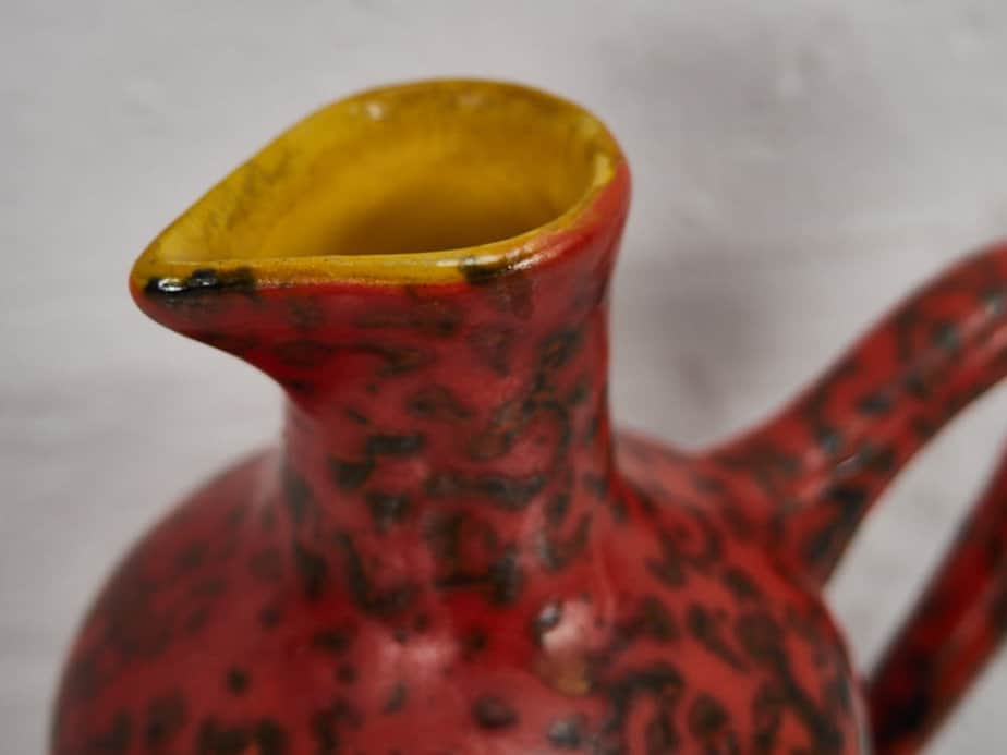 Vase vintage en céramique décorative rouge (c.1950)