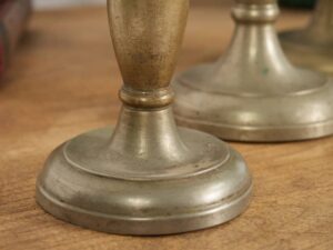 Candelero antiguo de latón cromado (c.1900). Conjunto de 3 piezas.