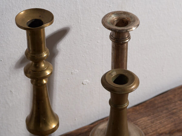 Candelabros antiguos de latón (c.1920). Conjunto de 3 piezas #11