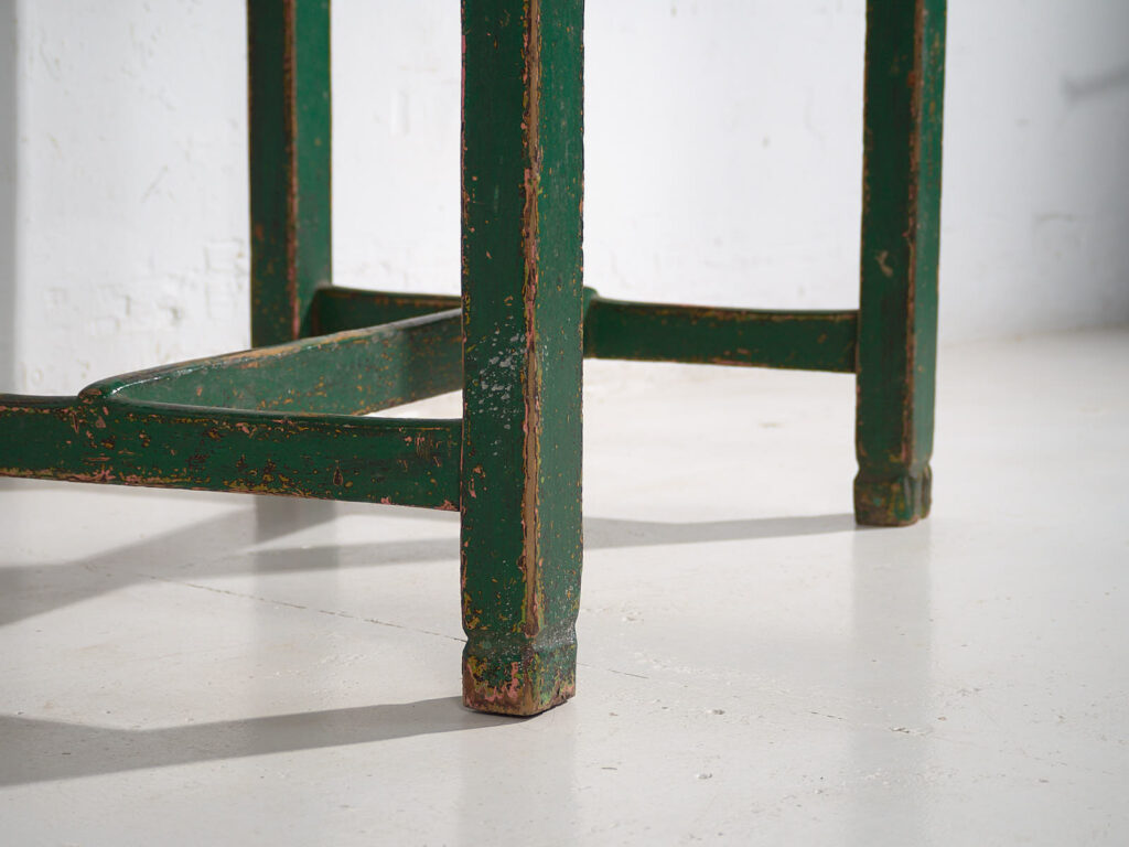 Mesa antigua verde de madera maciza de pino (c.1920)