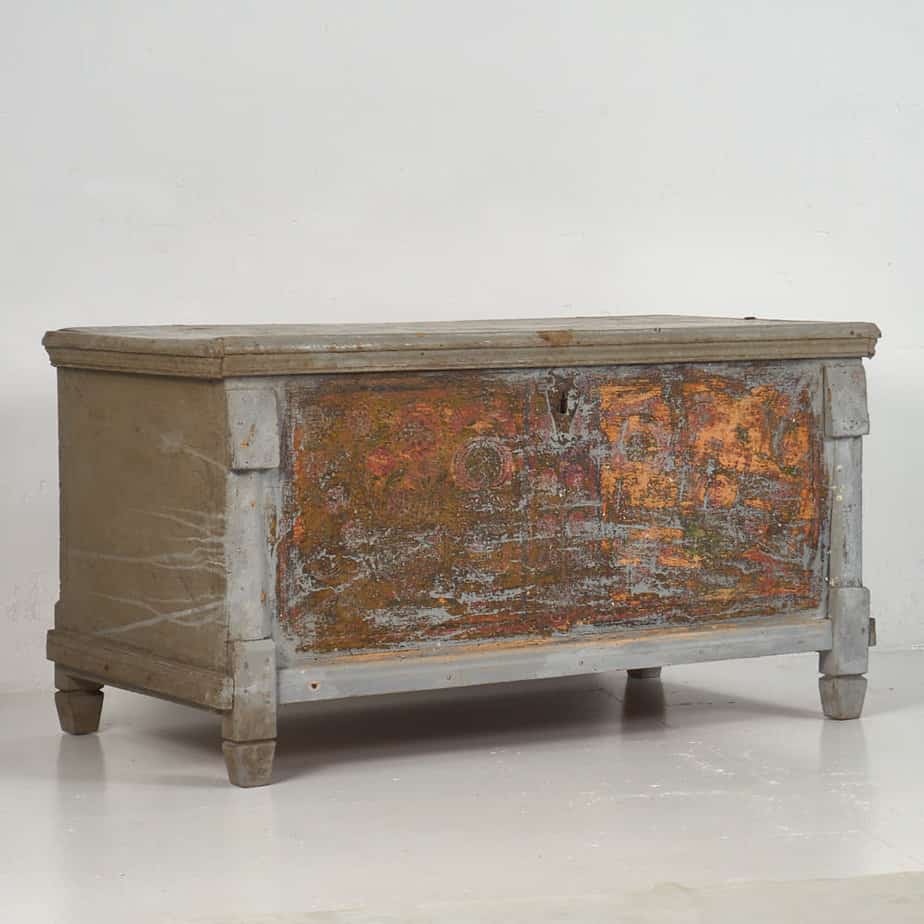 Malle de rangement ancien en bois massif (vers 1890)