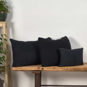 Cojín de lino antiguo de color azul oscuro