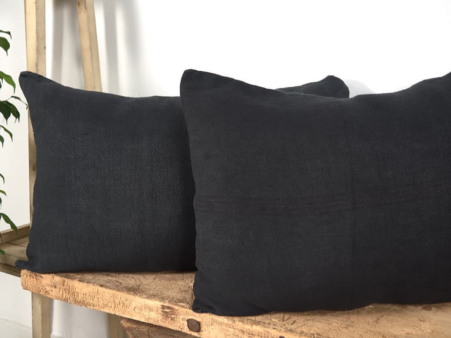 Cojín de lino antiguo de color azul oscuro