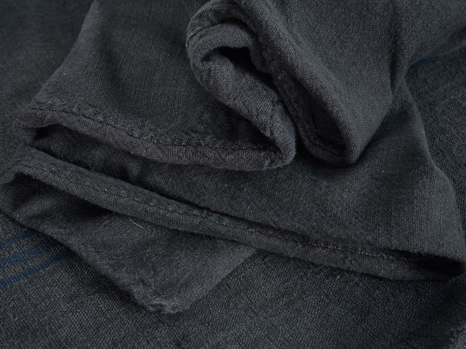 Cojín de lino antiguo de color azul oscuro