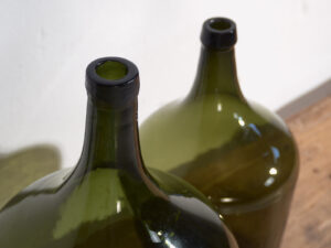 Antiguas damajuanas verde olivo (c.1920). Conjunto de 2 piezas #8