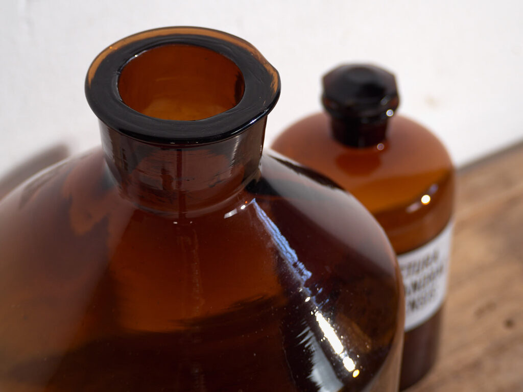 Antiguas botellas de farmacia (c.1920). Conjunto de 2 piezas #34