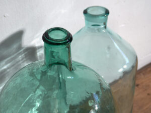 Antiguas botellas de color verde marino (c.1920). Conjunto de 2 piezas #43