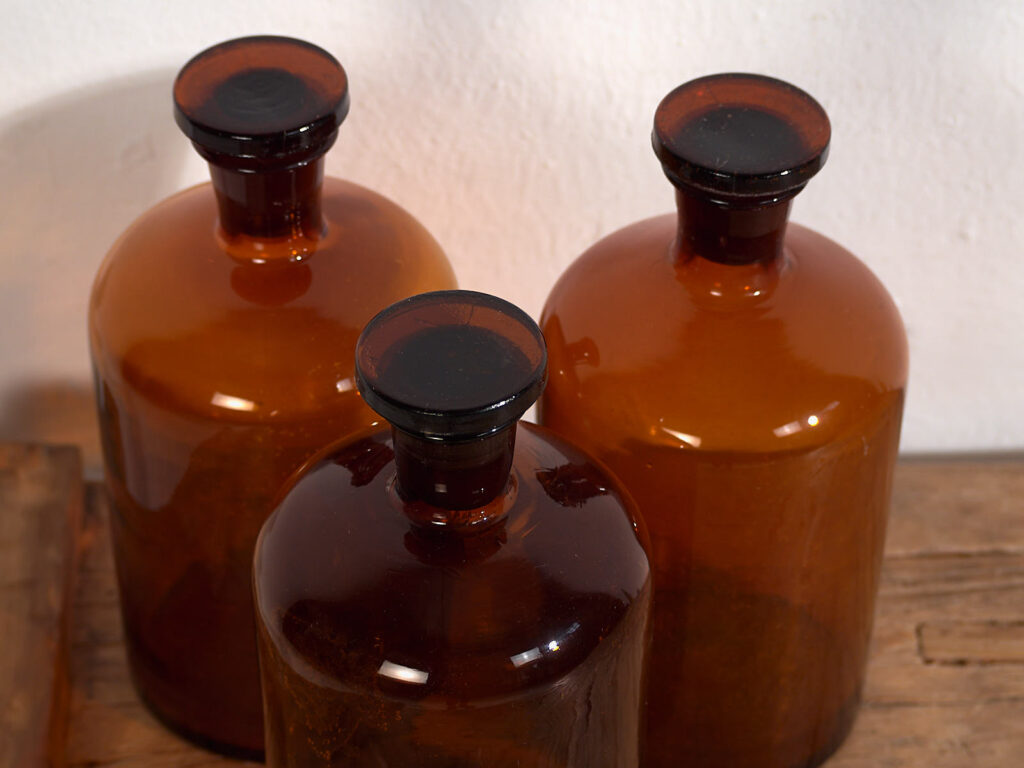 Frascos pequeños de farmacia antiguos (c.1920). Conjunto de 3 piezas #61