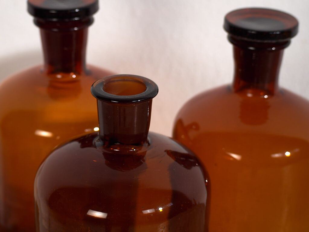 Frascos pequeños de farmacia antiguos (c.1920). Conjunto de 3 piezas #61