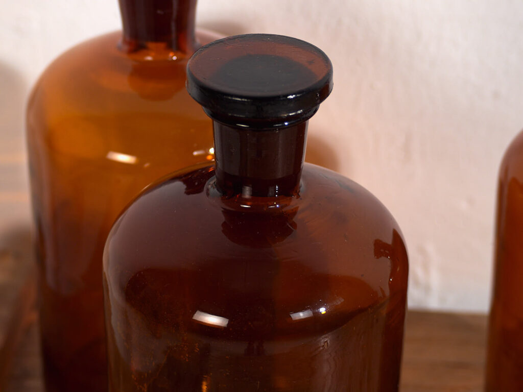 Frascos pequeños de farmacia antiguos (c.1920). Conjunto de 3 piezas #61