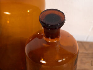 Antiguos frascos de farmacia (c.1920). Conjunto de 2 piezas #63