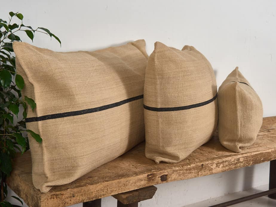 Cojín de lino antiguo de rayas negras