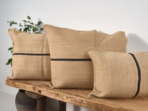 Cojín de lino antiguo de rayas negras