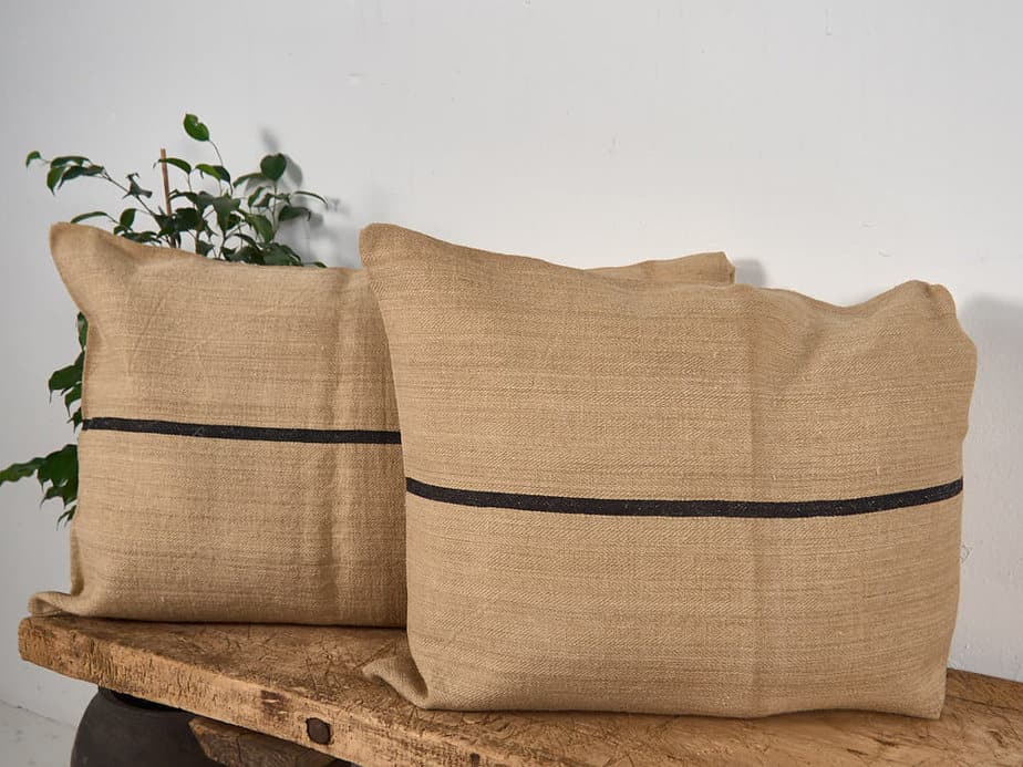 Cojín de lino antiguo de rayas negras