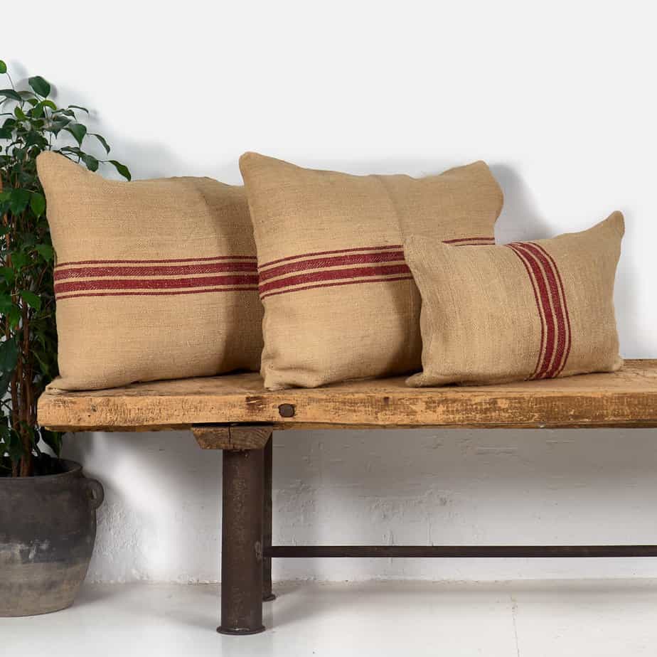 Cojín de lino natural de rayas color rojo