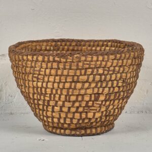 Cesta de mimbre decorativa antigua (c.1930)