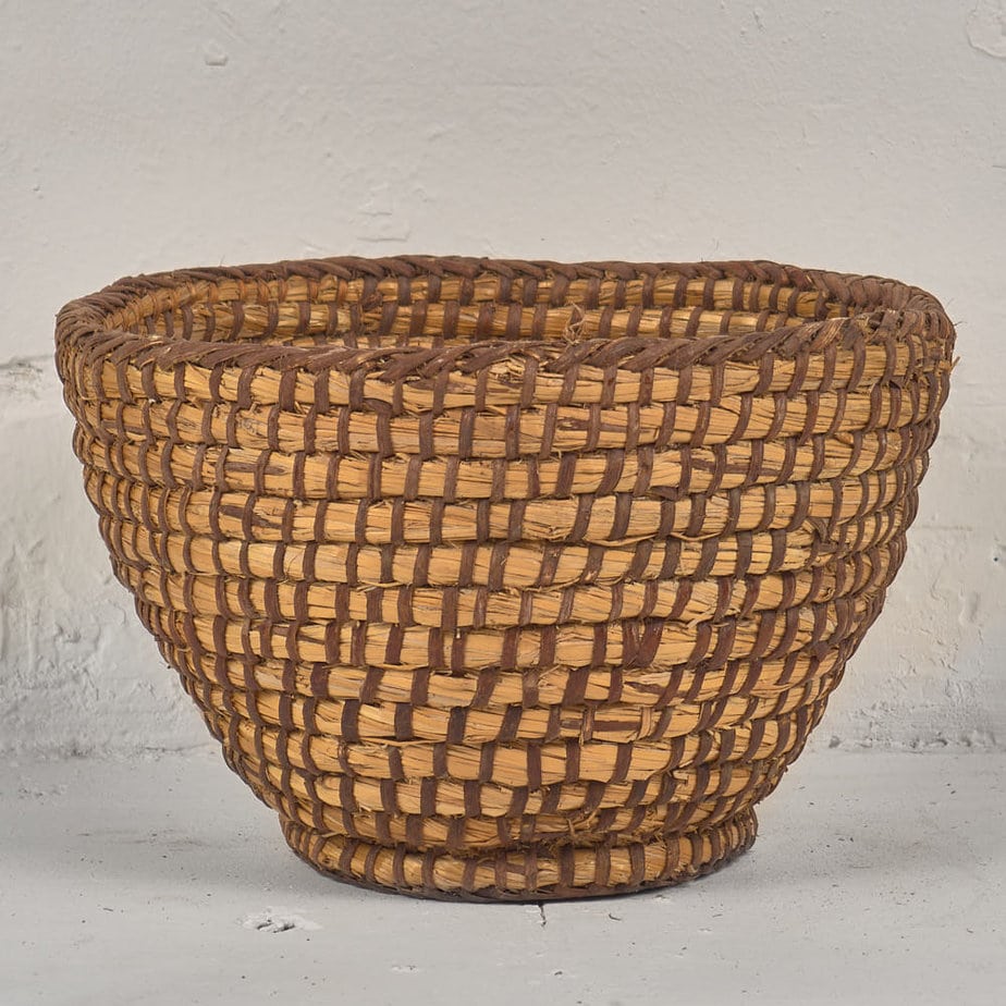 Cesta de mimbre decorativa antigua (c.1930)