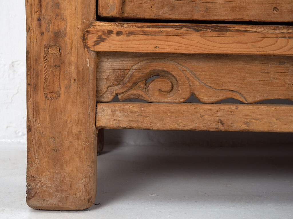 Aparador antiguo alto de madera de pino (c.1920)