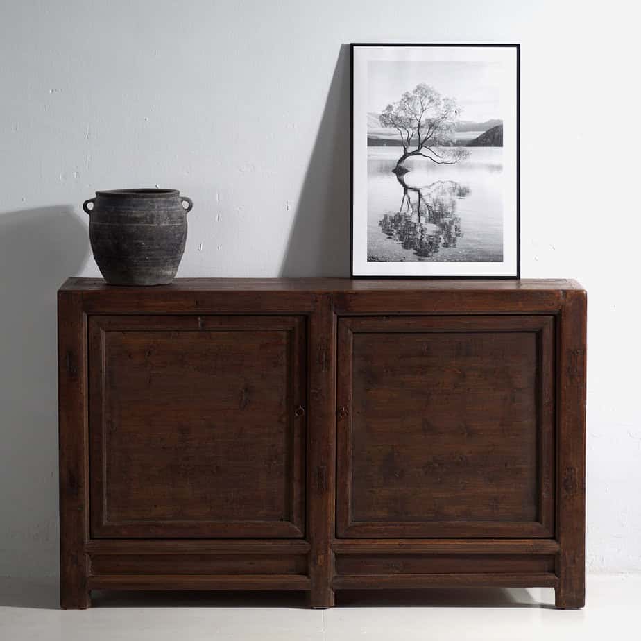 Aparador antiguo de dos puertas (c.1920)