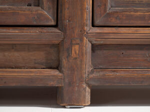 Aparador antiguo de dos puertas (c.1920)