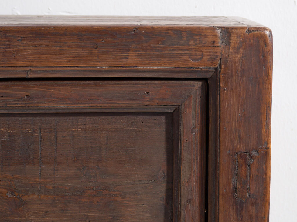 Aparador antiguo de dos puertas (c.1920)