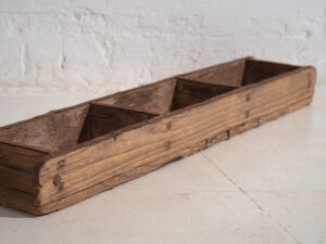 Antiguo molde de ladrillos oriental (c.1900)