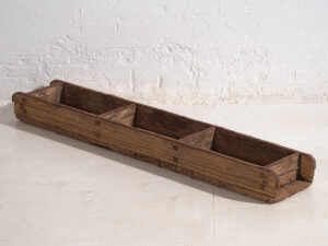 Antiguo molde de ladrillos oriental (c.1900)