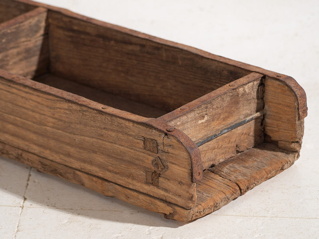 Antiguo molde de ladrillos oriental (c.1900)