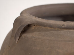 Petit vase ancien avec anses (c.1900) #5