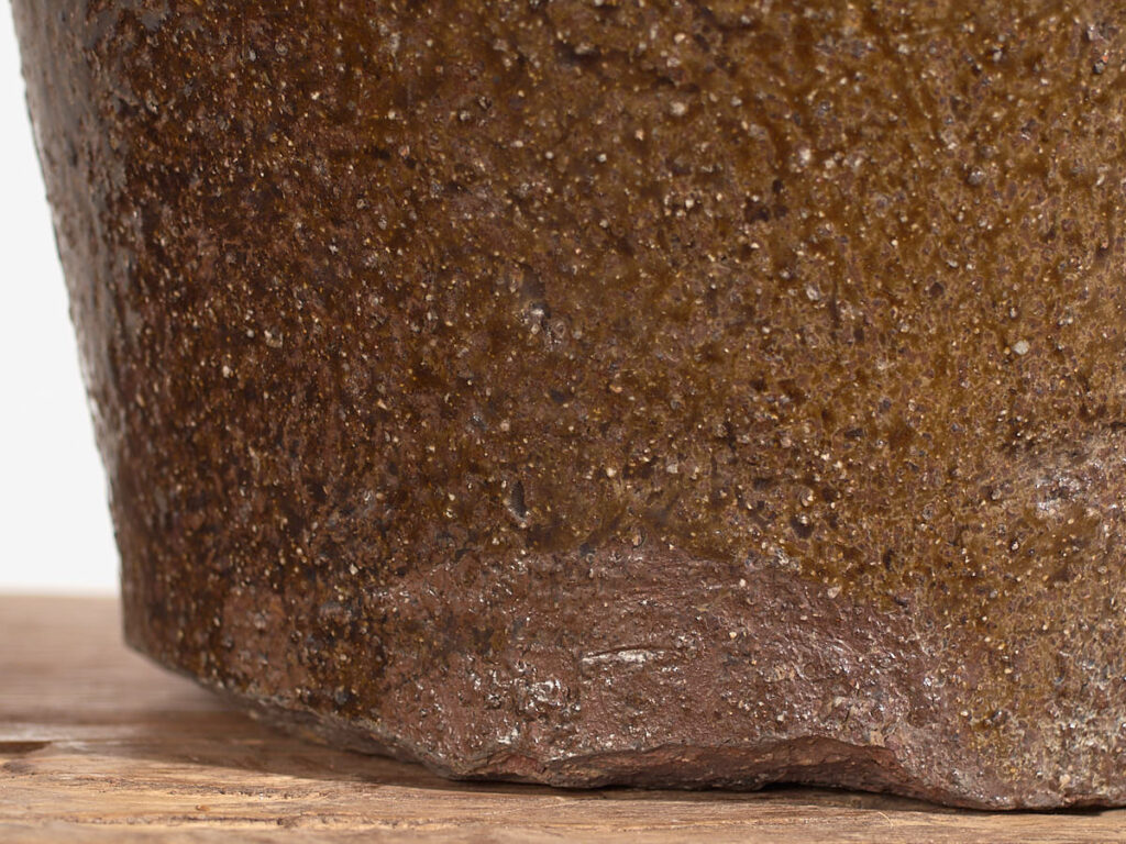 Petit vase ancien dans les tons sombres (c.1900) #2