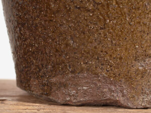 Petit vase ancien dans les tons sombres (c.1900) #2