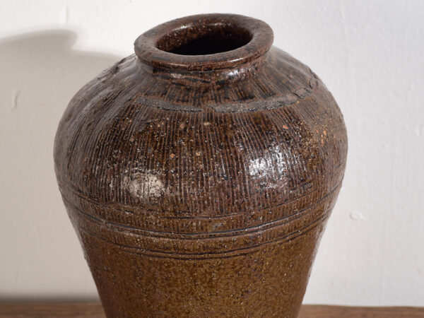 Petit vase ancien dans les tons sombres (c.1900) #2