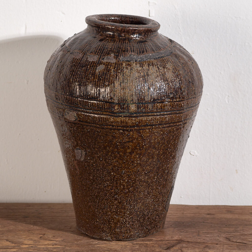 Petit vase ancien dans les tons sombres (c.1900) #2