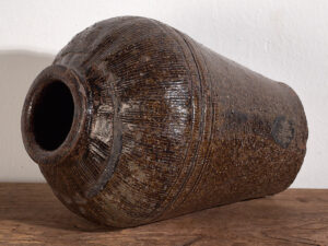 Petit vase ancien dans les tons sombres (c.1900) #2