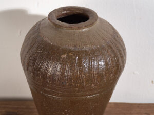 Jarrón de cerámica china antiguo en tonos oscuros (c.1900) #5
