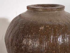 Jarrón de cerámica china antiguo en tonos oscuros (c.1900) #5