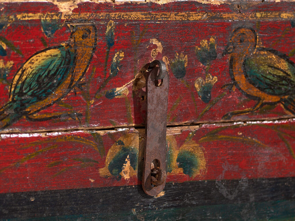 Antiguo baúl de almacenaje chino de color granate (c.1900) #6